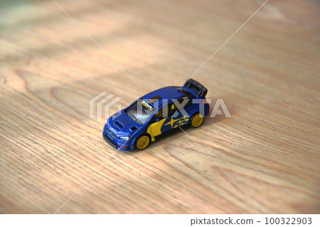 1 blue minicar 100322903