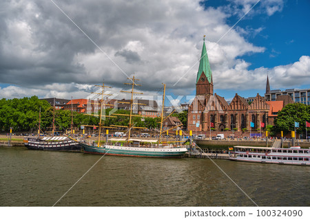 Bremen Germany, city skyline at Weser River with Martinianleger Pier 100324090