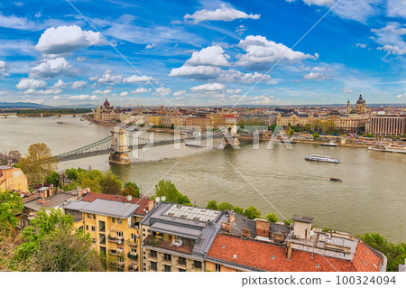Budapest Hungary, city skyline at Danube River with Chain Bridge and Hungarian Parliament 100324094