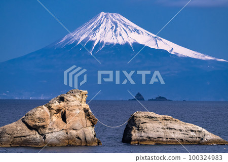 《Shizuoka Prefecture》View of Mt.Fuji and Ushitsuki Rock/Kumomi Coast 100324983