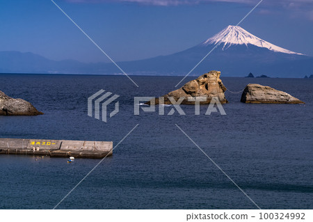 《Shizuoka Prefecture》View of Mt.Fuji and Ushitsuki Rock/Kumomi Coast 100324992