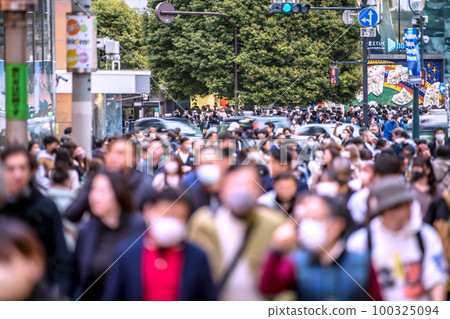 3 月 13 日在日本的東京城市景觀。澀谷人流量大。從今天開始戴口罩是個人決定 = 13 100325094
