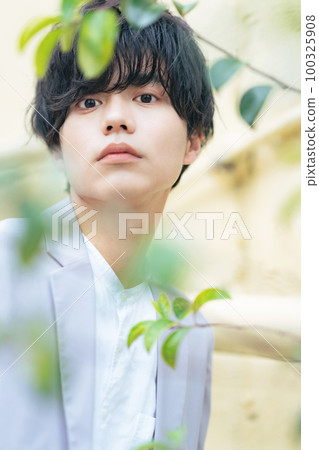 Male's portrait 100325908