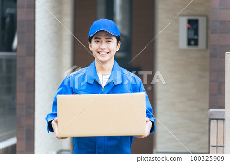 Worker with cardboard Courier delivery staff 100325909