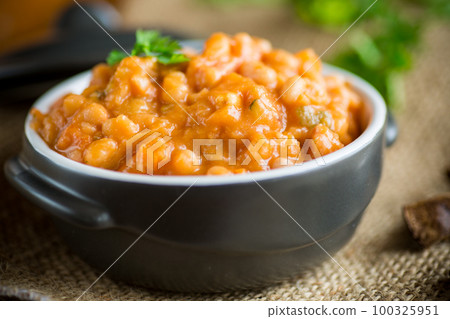 beans stewed with vegetables and spices, in a bowl . beans stewed with vegetables and spices, in a bowl . 100325951
