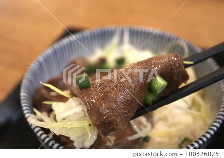 Sendai green onion beef tongue rice bowl 100326025