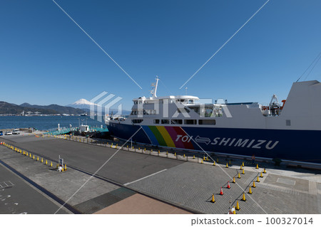 冬天的富士山和從清水港出發的駿河灣渡輪 冬天的富士山和從清水港出發的駿河灣渡輪 100327014