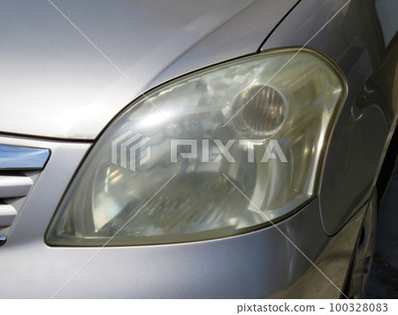 Car headlights with cloudy weather 100328083