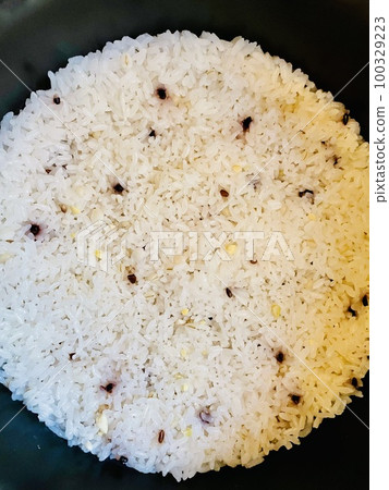 Milled rice freshly cooked Milled rice freshly cooked 100329223