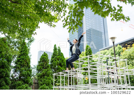 A woman climbing a jungle gym Fresh green 100329622
