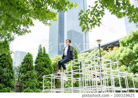 A woman climbing a jungle gym Fresh green 100329625