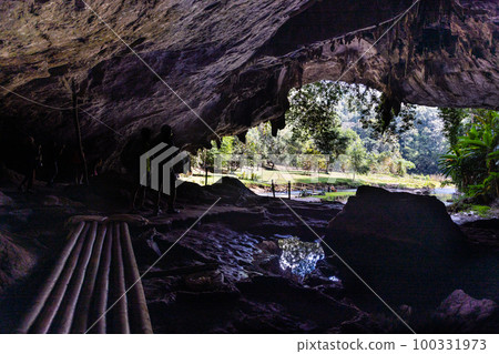 The scenic chamber with river in the Tham Nam Lod cave, popular tourist attraction in Mae Hong Son, Thailand 100331973
