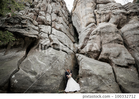 Loving husband and woman on the background of the mountains. Loving couple emotionally spends time 100332712