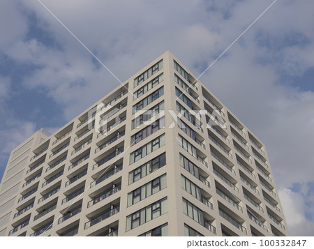 東京公寓大樓和天空 100332847