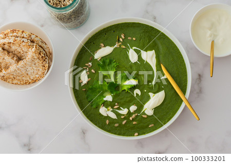Broccoli and spinach soup Broccoli and spinach soup 100333201