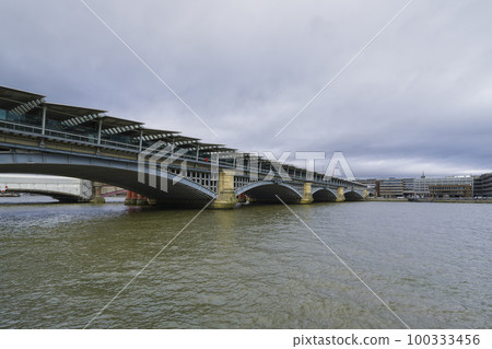 Blackfriars Bridge, London, England / London, United Kingdom Blackfriars Bridge, London, England / London, United Kingdom 100333456