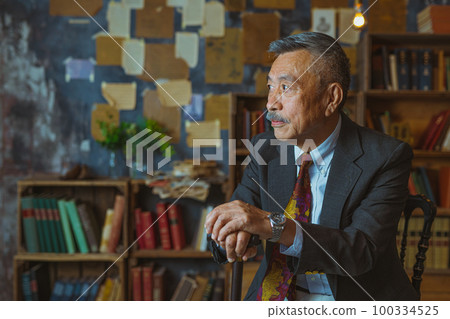 高級男性肖像 100334525