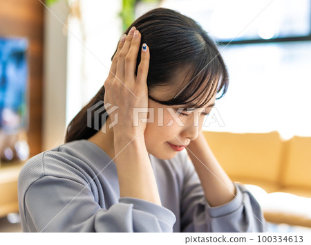 耳朵 噪聲 女生 100334613