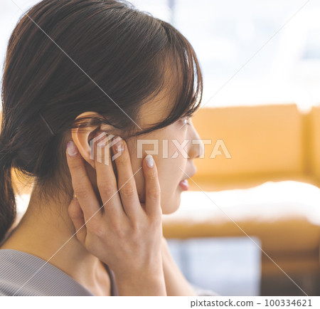 耳朵 女生 女孩 100334621