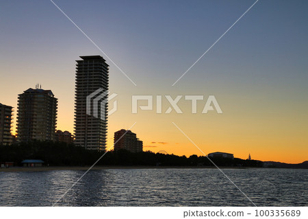 Dusk around Fukuoka City Seaside Park in the Atagohama area 100335689