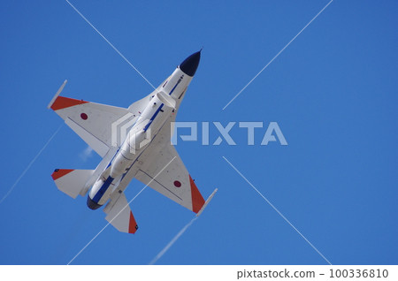航空自衛隊飛行開發實驗隊的F-2在航空節上進行機動飛行 航空自衛隊飛行開發實驗隊的F-2在航空節上進行機動飛行 100336810