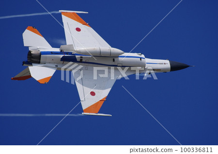 航空自衛隊飛行開發實驗隊的F-2在航空節上進行機動飛行 航空自衛隊飛行開發實驗隊的F-2在航空節上進行機動飛行 100336811