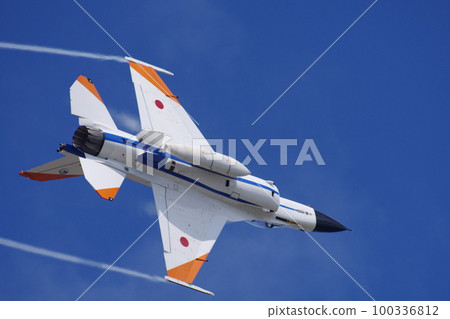 航空自衛隊飛行開發實驗隊的F-2在航空節上進行機動飛行 航空自衛隊飛行開發實驗隊的F-2在航空節上進行機動飛行 100336812