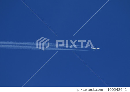 Blue sky and airplane cloud 100342641