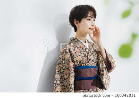Sarasa komon short hair woman Sarasa komon short hair woman 100342831