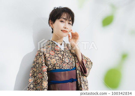 Sarasa komon short hair woman 100342834