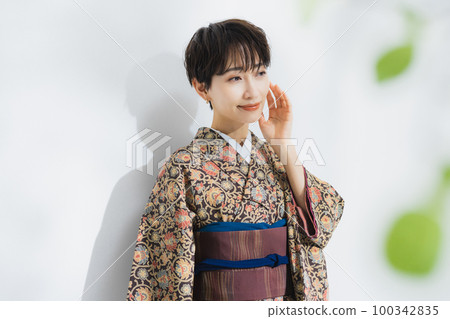 Sarasa komon short hair woman 100342835