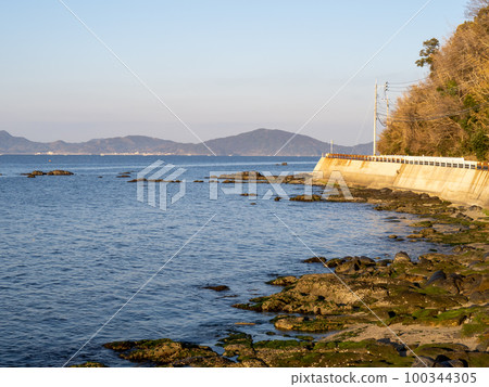志賀島南部的早晨海岸風光。 志賀島南部的早晨海岸風光。 100344305