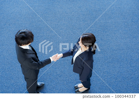 business people shaking hands business people shaking hands 100344337