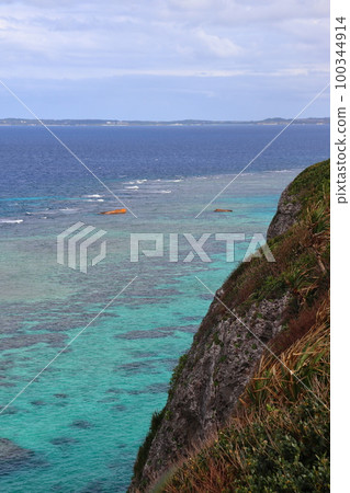 伊良部島(宮古島)的廢棄船隻,現已禁止進入 伊良部島(宮古島)的廢棄船隻,現已禁止進入 100344914