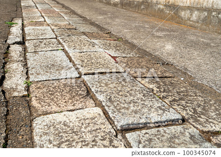 A stone pavement approach A stone pavement approach 100345074