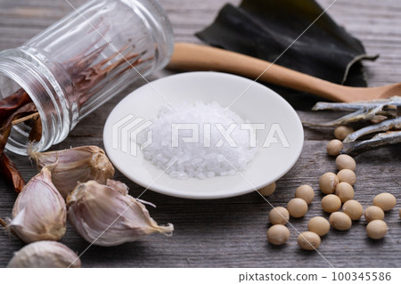 Sea salt, sun-dried salt, spices, seasonings 100345586