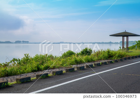 Watarase Reservoir Lake Yanaka near Omoide Bridge early summer scenery Watarase Reservoir Lake Yanaka near Omoide Bridge early summer scenery 100346973