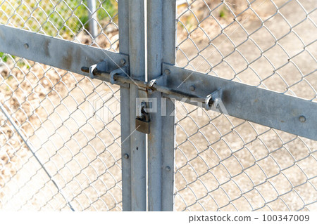 Fence key 100347009