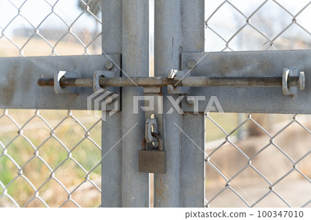Fence key 100347010