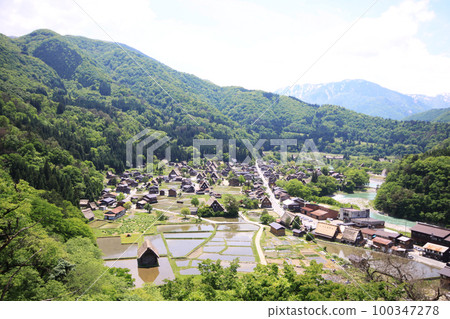 View from the Shiroyama castle tower observatory in World Heritage Shirakawa-go 100347278