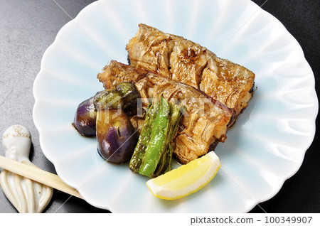 butter grilled fish 100349907