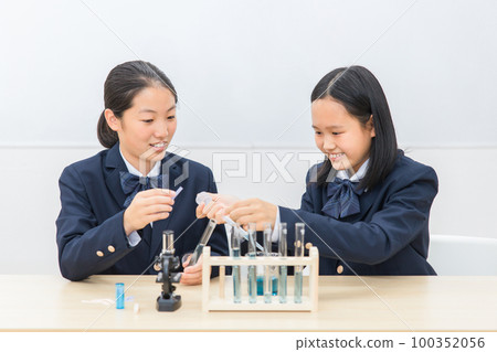 Junior high school girls doing science experiments Junior high school girls doing science experiments 100352056