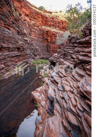 Beautiful geological formations in Karijini National Park Beautiful geological formations in Karijini National Park 100354137