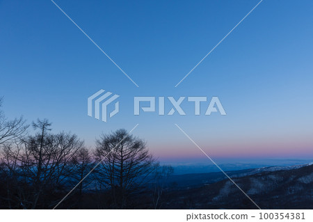 美麗的山區早晨 100354381