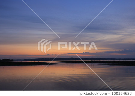 印巴湖的日出景色 印巴湖的日出景色 100354623
