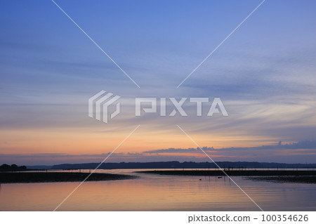 印巴湖的日出景色 印巴湖的日出景色 100354626
