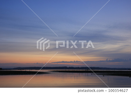 印巴湖的日出景色 印巴湖的日出景色 100354627