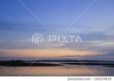 印巴湖的日出景色 印巴湖的日出景色 100354629