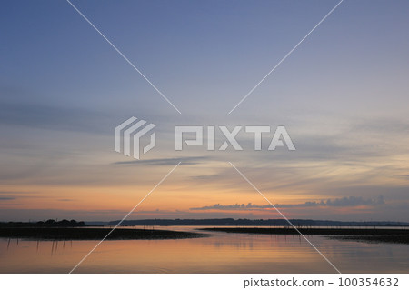 印巴湖的日出景色 印巴湖的日出景色 100354632
