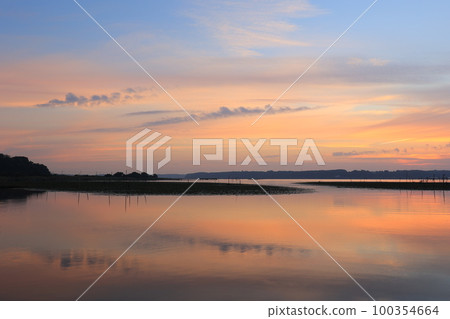 印巴湖的日出景色 100354664